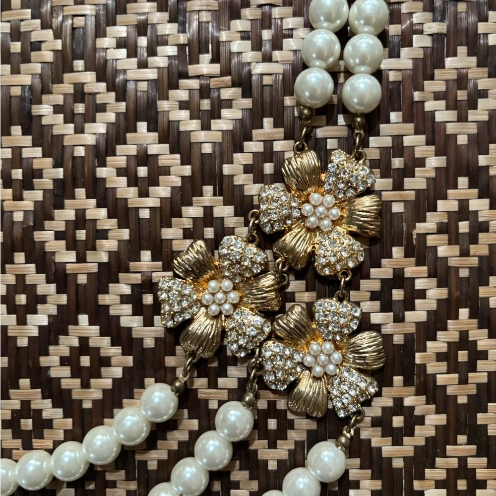 Diva Pearls flower embellishment designer look classic statement necklace Pretty